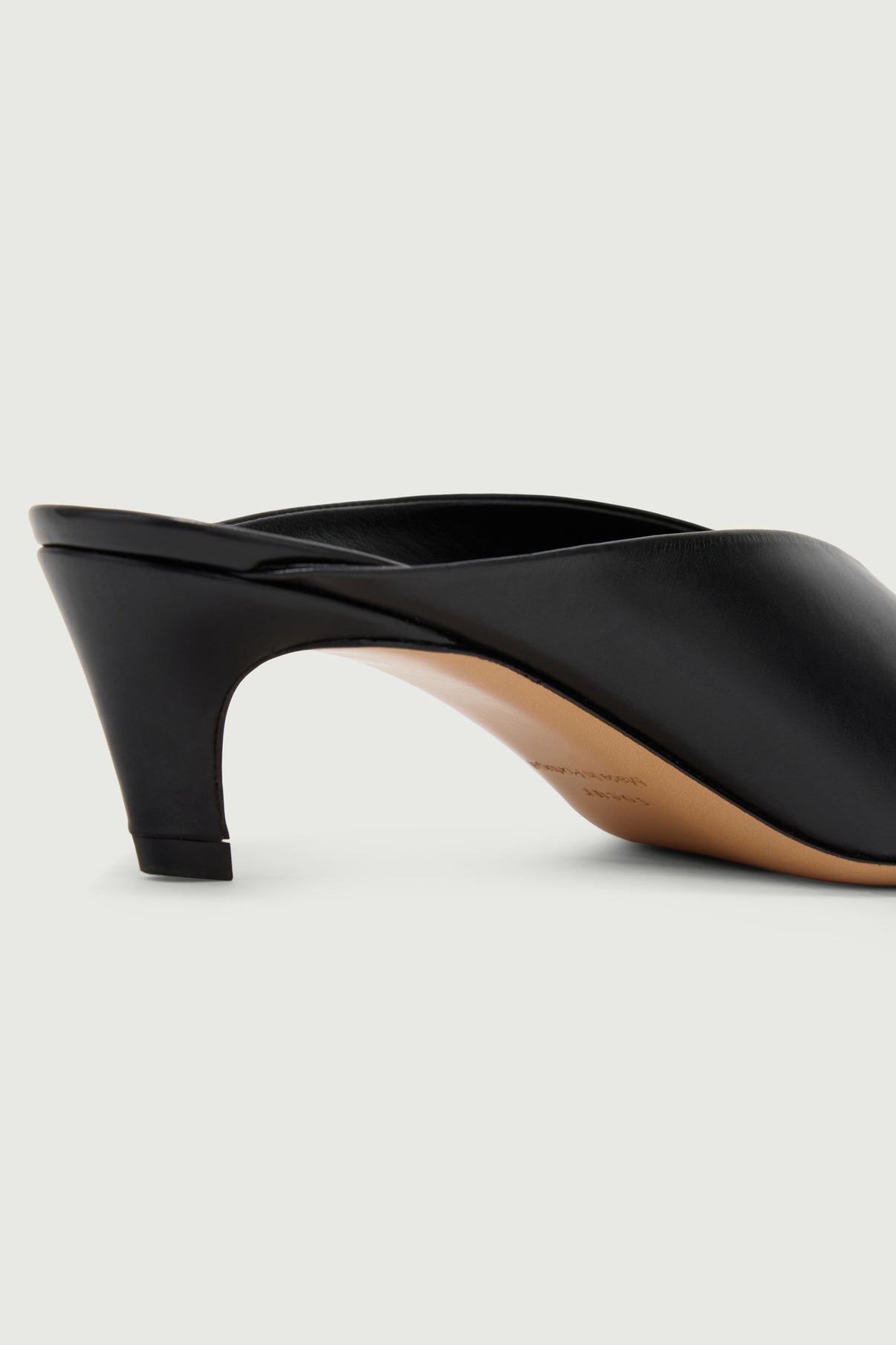 Mules Amalie – Schwarzes Leder mit Absatz – Soeur vue 6