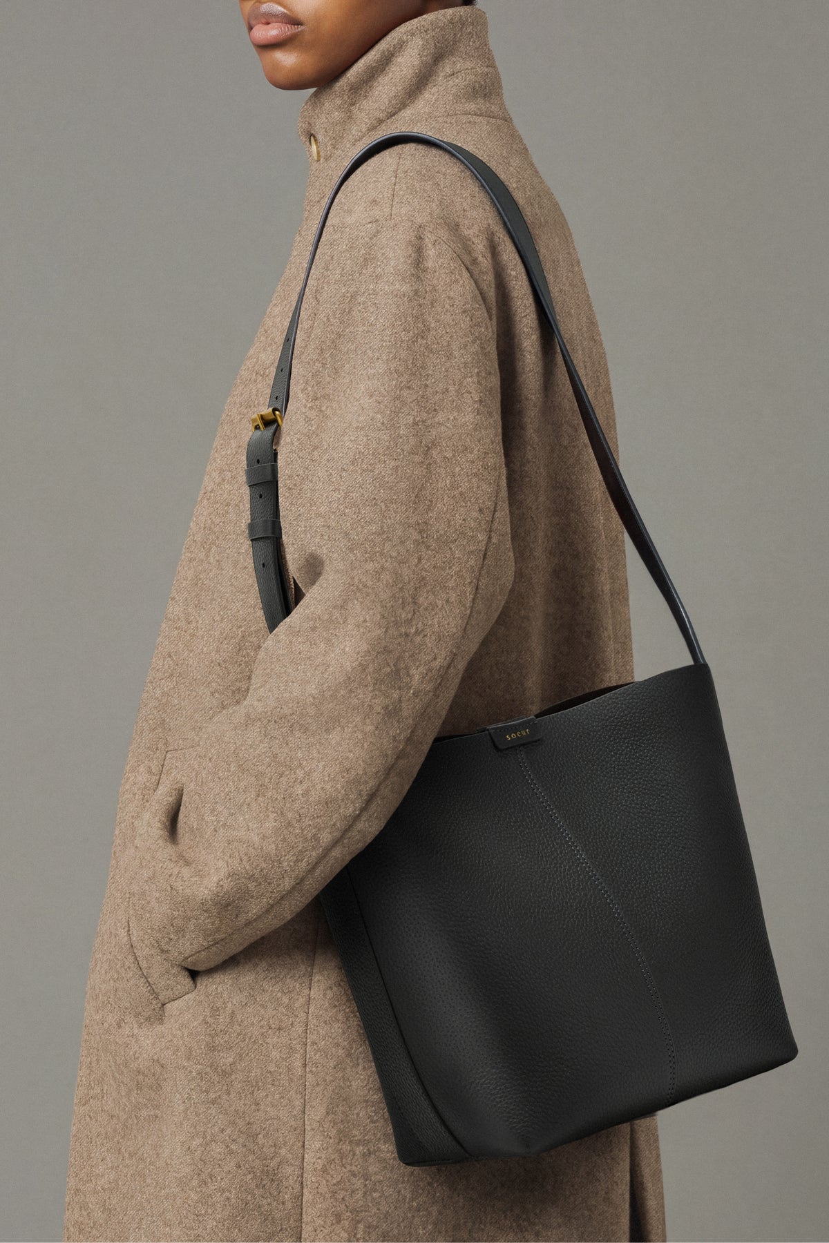Saudade Mini Tasche – Stahl, genarbtes Leder, Beutelform – Soeur vue 2